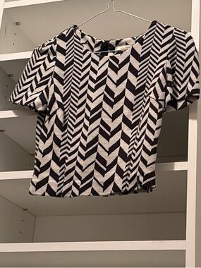 Black & White Chevron Short Sleeve Top